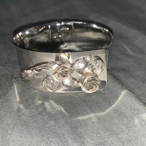 Flower Bracelet Clamped